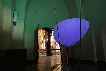 afbeelding van lichtkunst in kerktoren Schijndel